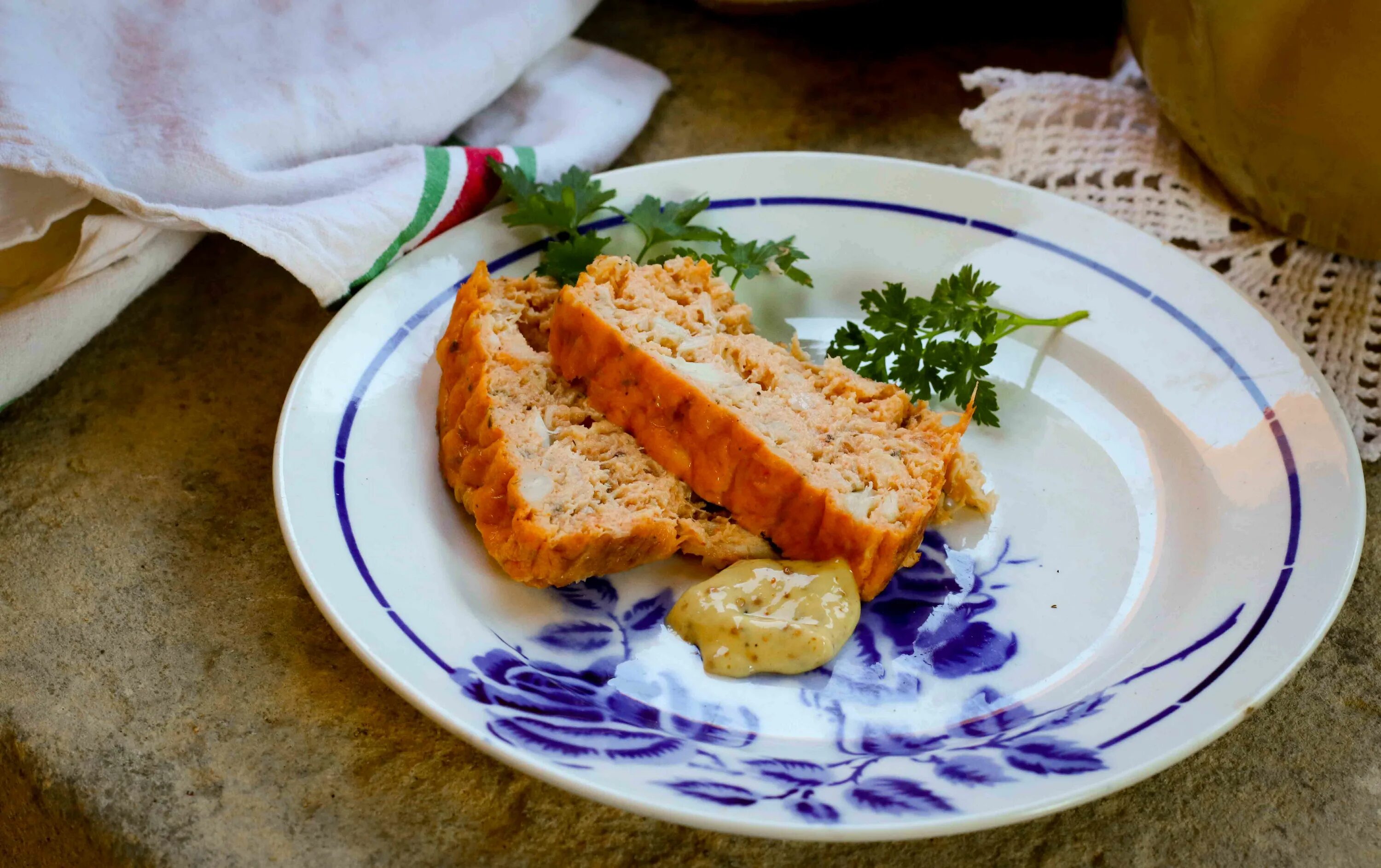 Хлебцы рыбные. Французская кухня. Хлеб и рыба. Голландский рыбный хлеб. Рыбный хлеб рецепт