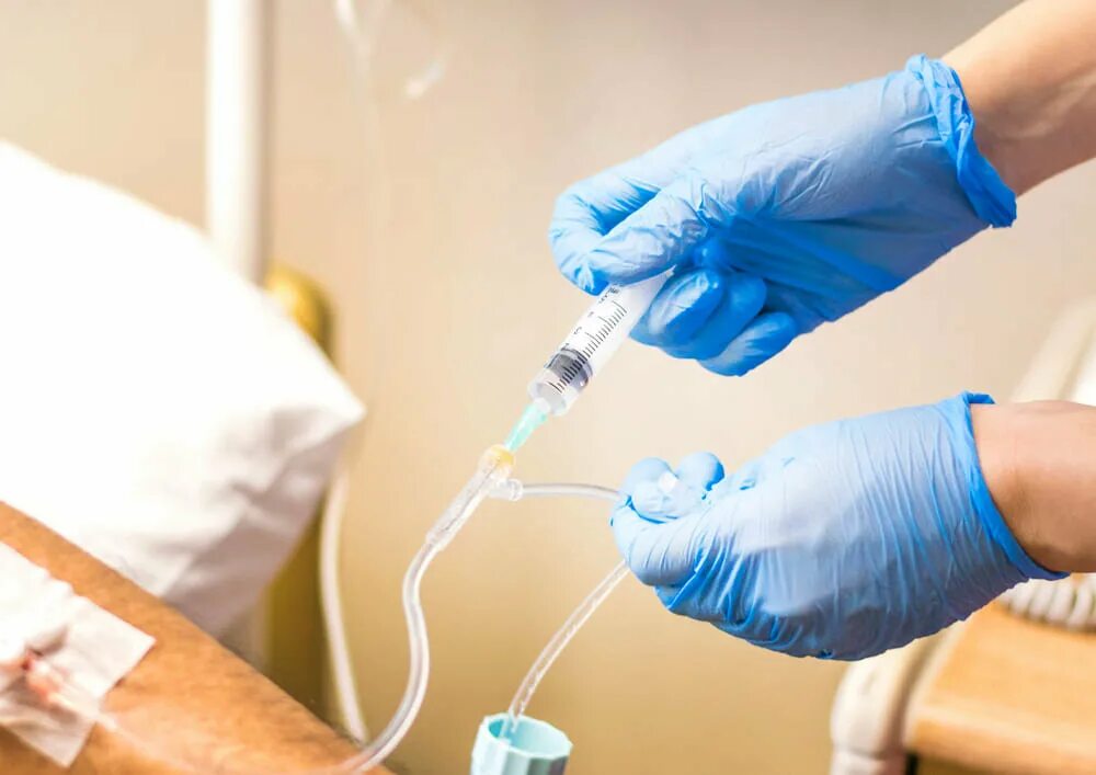 врач вывод из запоя. вызвать нарколога на дом. врач с капельницей. выведение из запоя больница. прокапаться от алкоголизма.