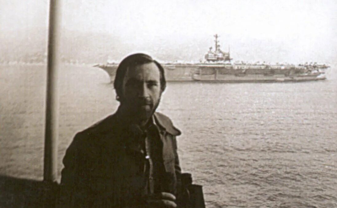 Корабли постоят слушать. Высоцкий Генуя апрель 1976. Высоцкий корабли. Теплоходе «Белоруссия» Высоцкий. Высоцкий корабли постоят.