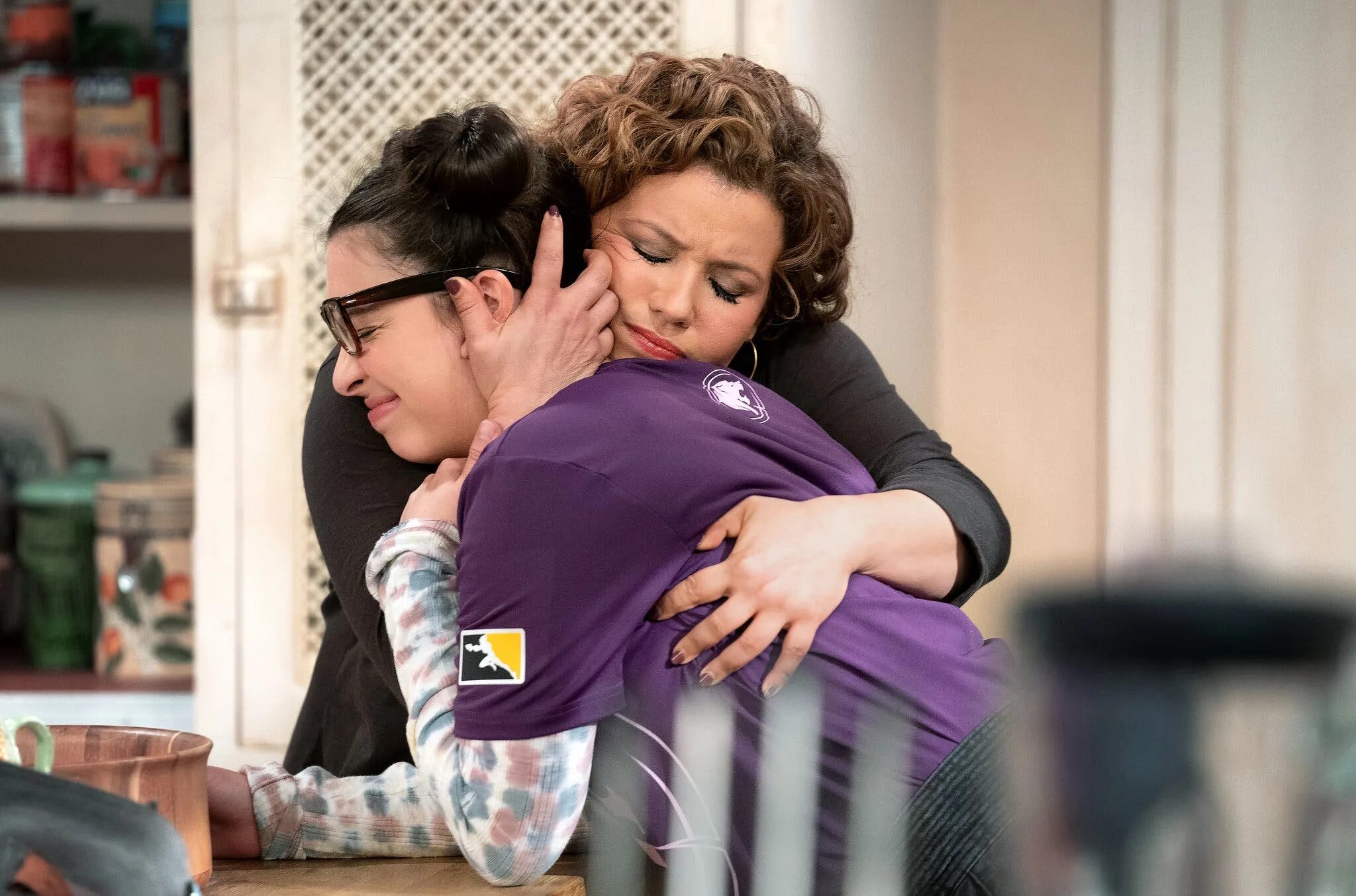 One day at a time перевод. One day at a time сериал. one day at time 4 сезон. жустина мачадо сериалы. живем сегодняшним днем сериал.