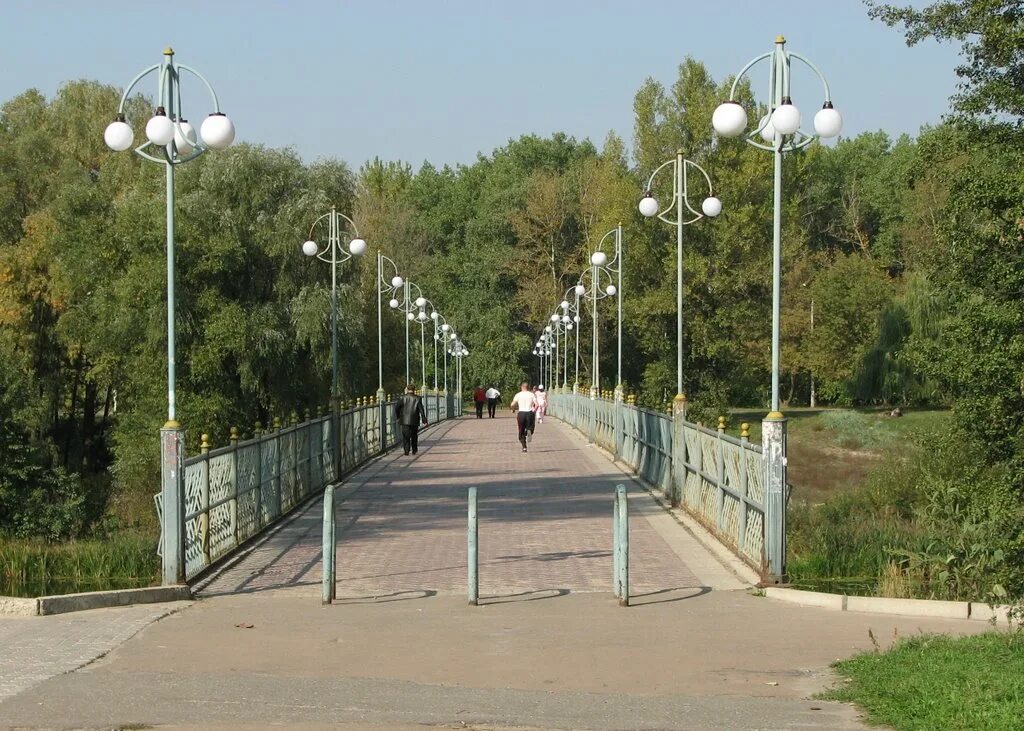Идите сумы. Пешеходный мост Сумы. Река Псел Сумская область. Сумы город на Украине. Город Псел.