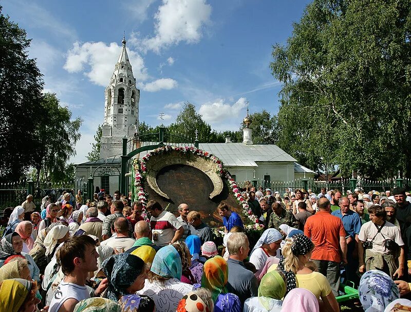 крестный ход в тутаеве 2022 год с иконой спаса. крестный ход в тутаеве 2021. крестный ход с иконой спаса тутаев. спас всемилостивый икона тутаев крестный ход. крестный ход спас тутаевский.