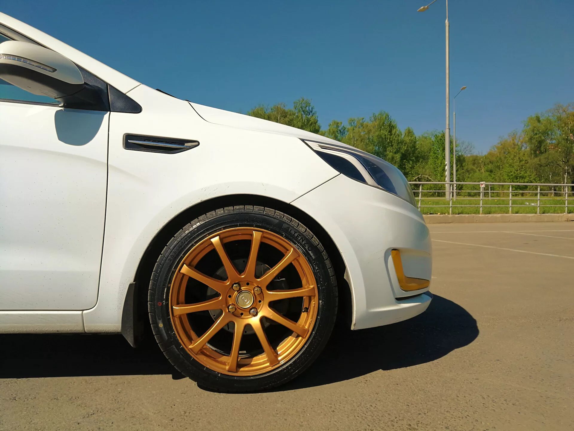 Купить колеса 17 радиус лето. 205/45 R17 на Солярис. Kia Rio 4 205/50/17. 205 50 R17 Kia Rio 4. 205 45 R17 Рио.