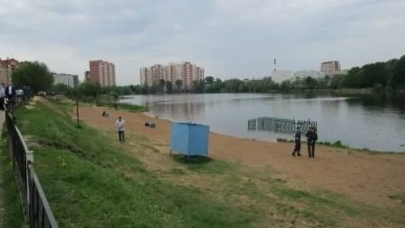 пушкин озеро колоничка. пруд колоничка в пушкине. река серебрянка в пушкино. пляж пушкино. река серебрянка в пушкино пляж.