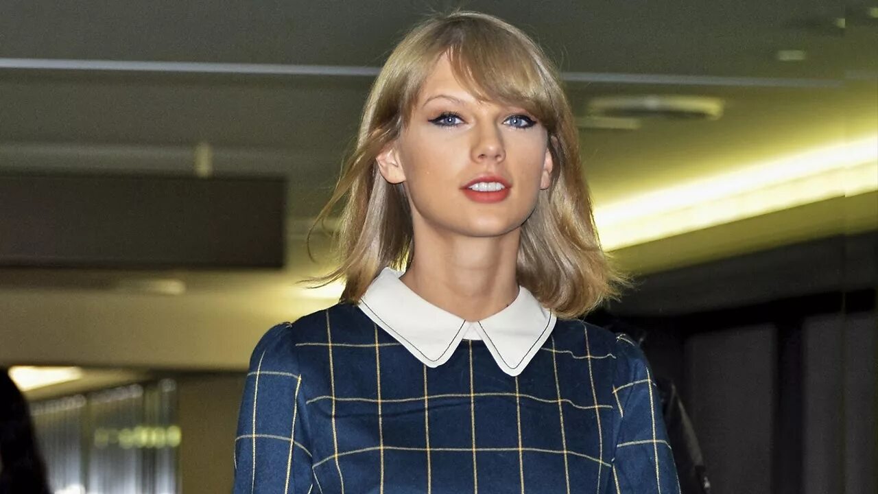 Тейлор Свифт Шейк ИТ оф. Taylor Swift Japan. Тейлор Свифт Шейк ИТ оф в очках. Taylor Swift in Japan. Шейк тейлор