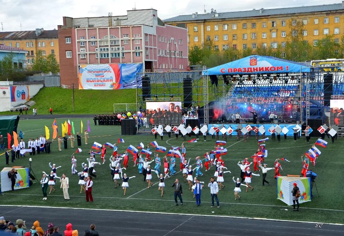 Центральный стадион мурманск. Стадион профсоюзов Мурманск. Центральный стадион профсоюзов Мурманск в СССР. Центральный стадион профсоюзов Мурманск футбол.