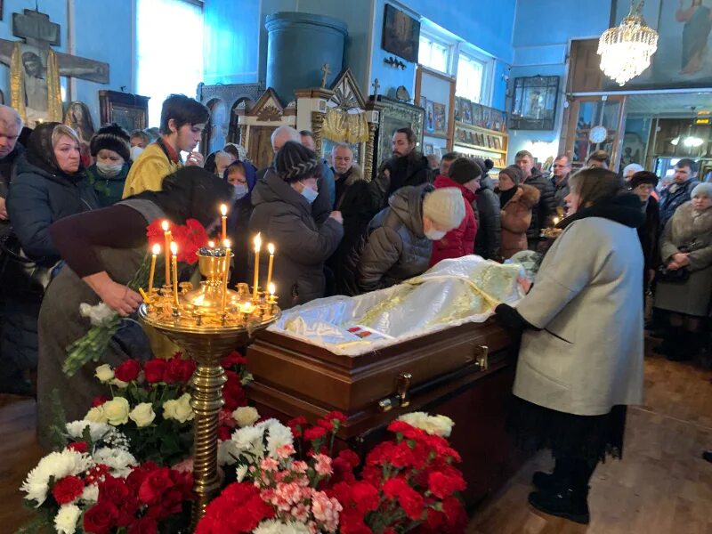 Поминки церковь. Похороны в церкви американские. Мичуринск панихида в церкви. Панихиды в церкви города Калач на Дону. Как проходят похороны в храме.