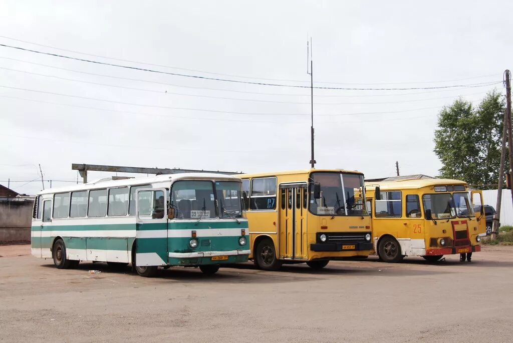 67 автобус сейчас иркутск. Лаз лиаз икарус. лиаз 677 и икарус. икарус 260 лиаз 677. лиаз 677м иркутская область.