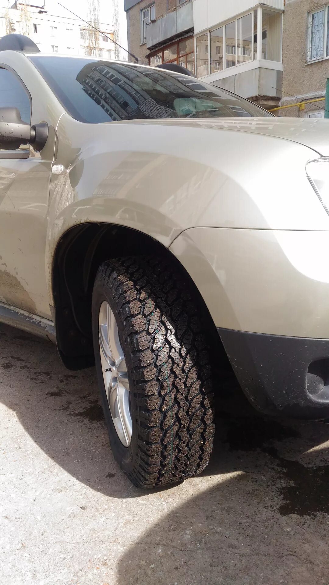 Дастер на 225/65r17. Duster 235/60 r16. 235/60 R16 Рено Дастер. Шины Дастер r16 АТ 215/65 maxima. Шины дастер 4х4 купить