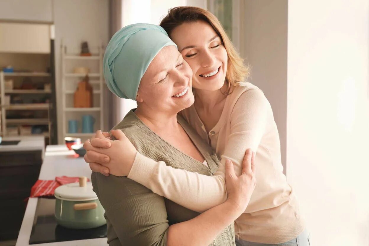 Поддержка больной женщины. Care assistant. Женщина сиделка. Разговор с психологом. Женщина психолог.
