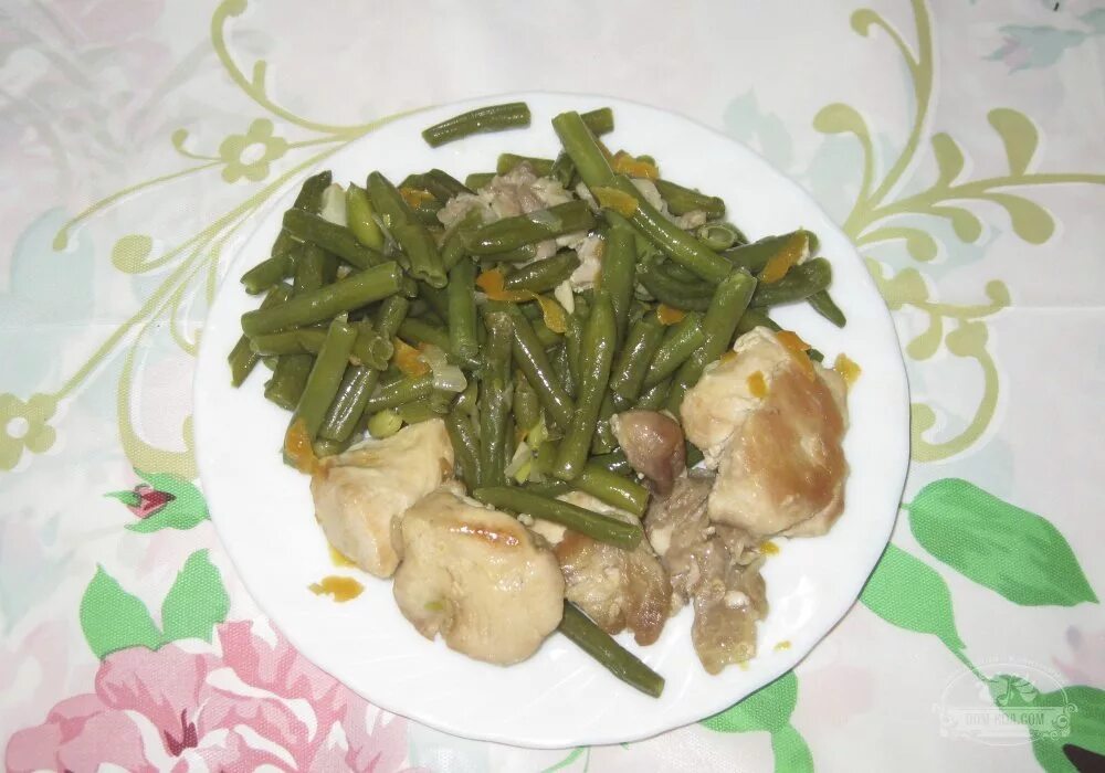 Как приготовить курицу с фасолью. Курица с зеленой фасолью. куриное филе со стручковой фасолью. курица со стручковой фасолью. курица с зеленой стручковой фасолью.