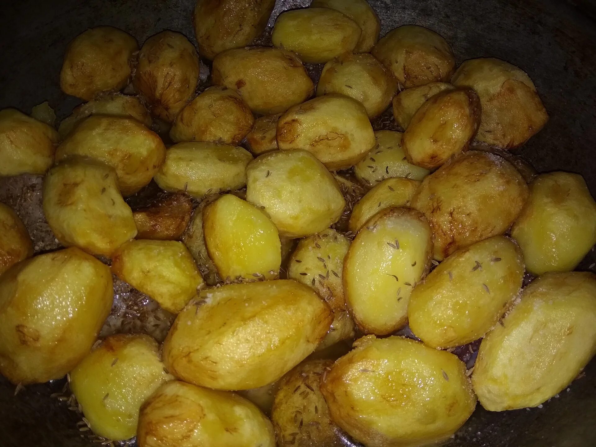 Картошка с мясом. Картофель в Казанке. Картошка в казане. Картошка с мясом в казане.