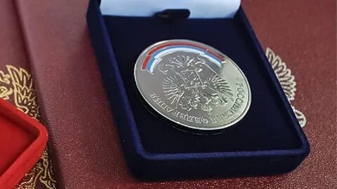 Золотые медали выпускникам