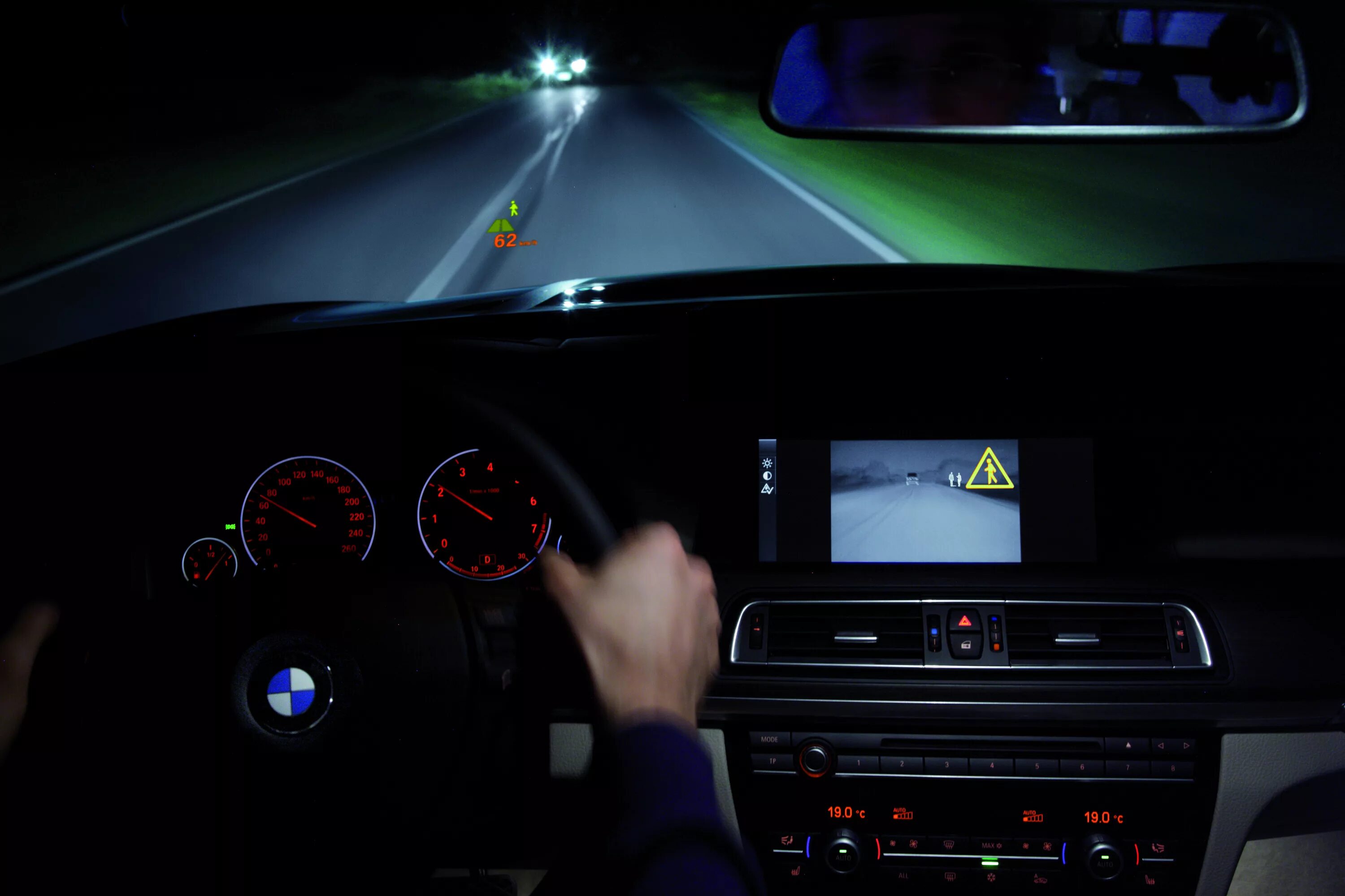 Включи 10 ночи. Система ночного видения BMW ф01. BMW f10 Night Vision. Камера ночного видения BMW e60. BMW e39 Driving Night.