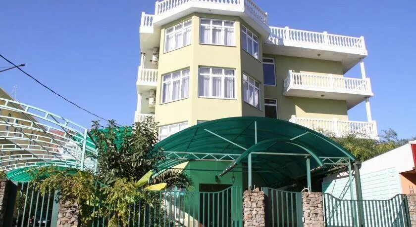 гостевой дом адлер ул просвещения 192. курортный городок адлер просвещения. дельфинчик адлер киевская 13а. адлер дома ул просвещения. карат абхазия гостевой дом.