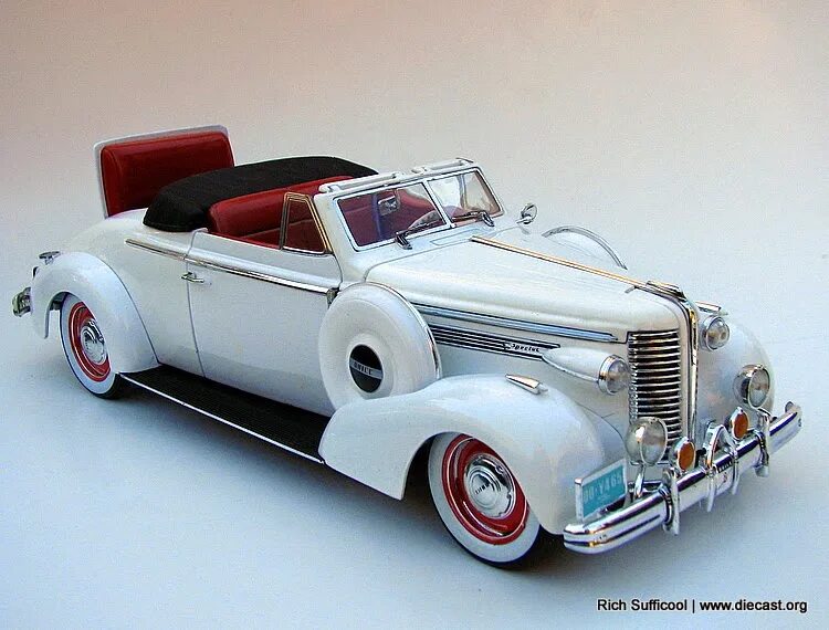 Автомобили 1 18 купить. Бьюик кабриолет 1938. Бьюик 1/24. Buick 1932. Buick 1938 Automatic.