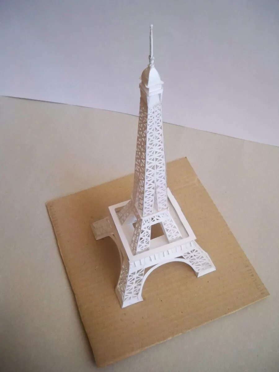 Эйфелева башня поделка. Киригами эйфелева башня. Модель эйфелевой башни из картона. Эйфелева башня поделка. Как сделать башню из картона.