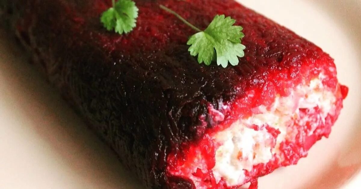 рулетик подшуба. селёдка под шубой рулетом. как сделать шубу рулетом рецепт. селёдка под шубой рулетом. селедка под шубой лулет.