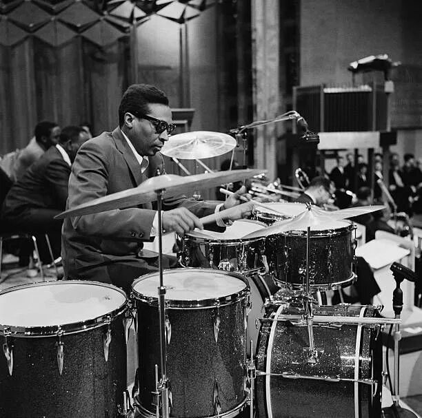 Басс сша. Frank Wright Jazz. Jazz Drummers. Бутлер джаз. Джазовый барабанщик 1950.