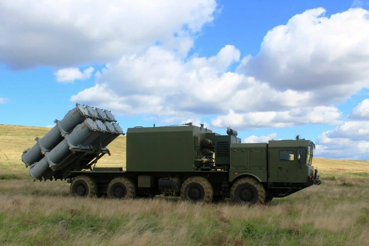 Бал береговой ракетный. Противокорабельный комплекс Бастион. Бастион комплекс береговой обороны. Бастион береговой ракетный комплекс. Подвижный береговой ракетный комплекс «Бастион».