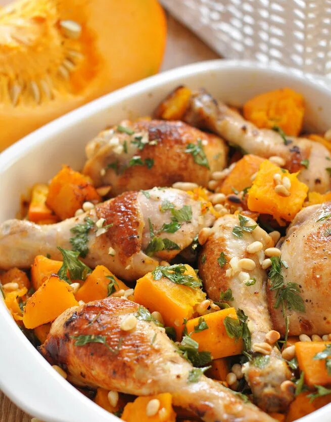 Тыква запеченная с курицей. Фаршированная мясом и шампиньонами тыква. Запеченная курица в тыкве рецепты. Запеченная тыква. Запеченная курица в тыкве рецепты.