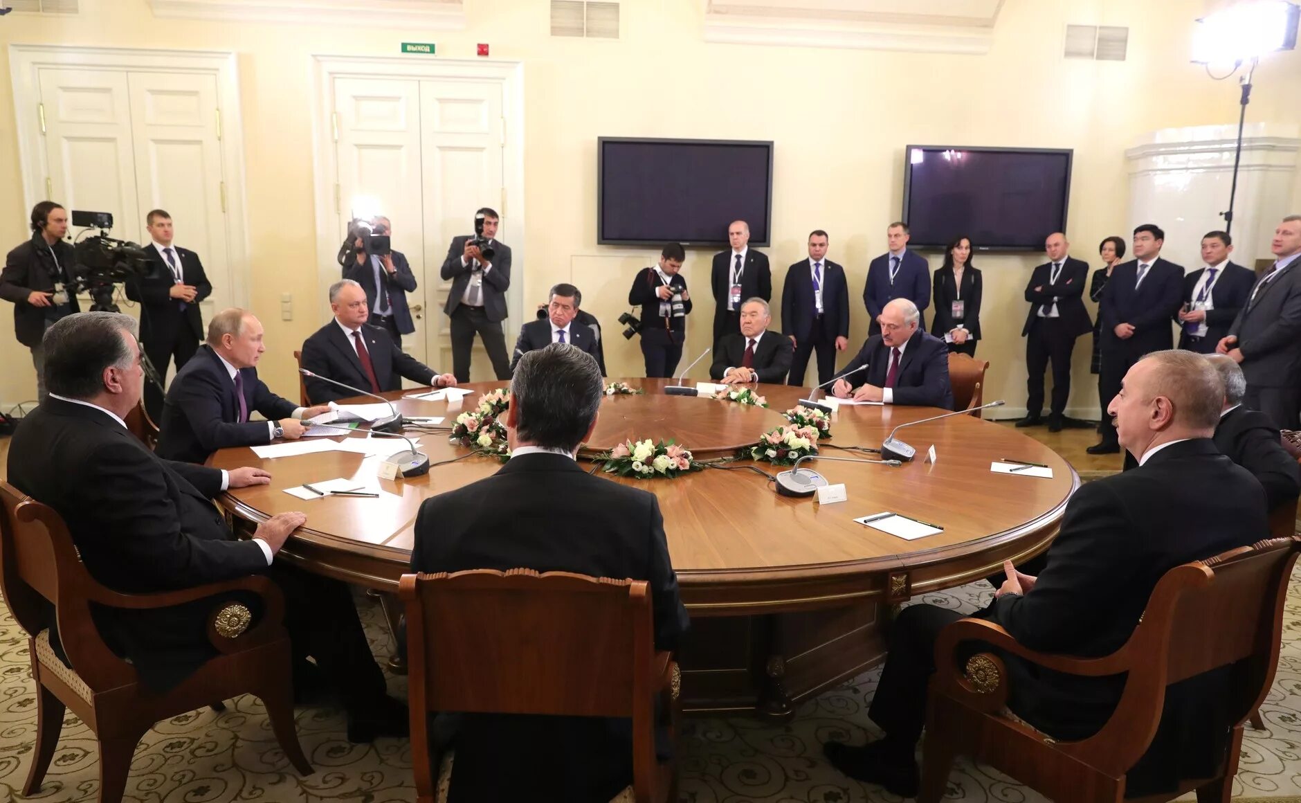 саммит большой двадцатки в санкт петербурге. неформальный саммит снг 2022. саммит g8 в италии 2001. саммит снг 2021 санкт петербург. саммит санкт.