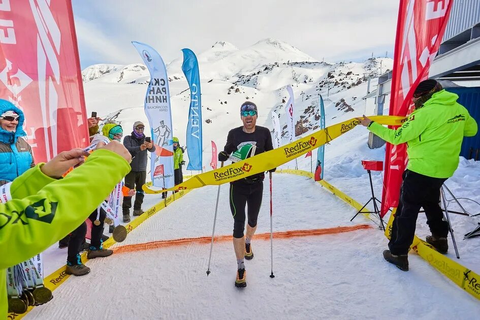 Вертикальный километр время. Вертикальный забег. Забег на Эльбрус рекорд. Red Fox Elbrus Race - 2023. Фотографии с забегов.