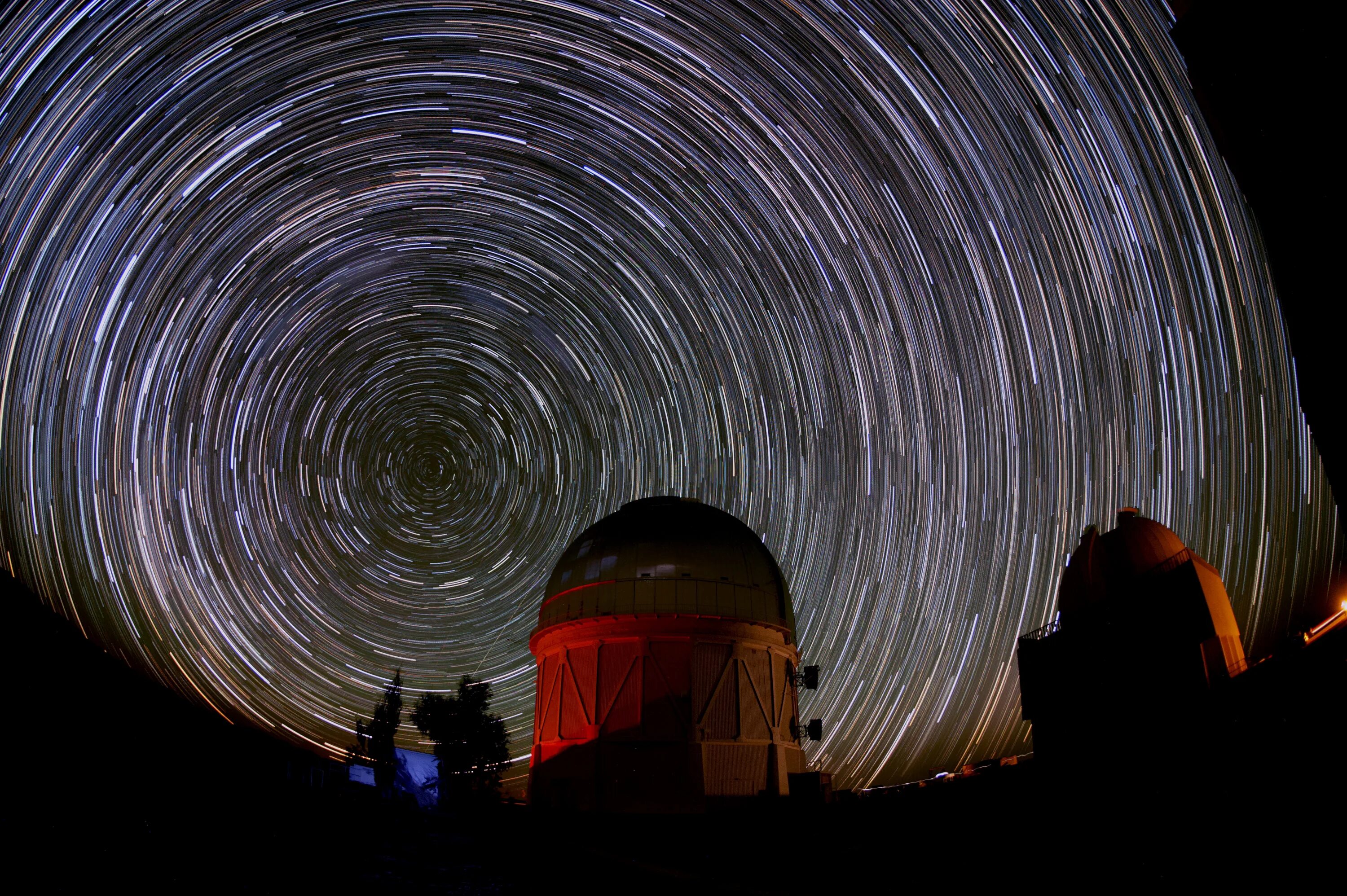 Cerro Tololo Observatory. Обсерватория ночью. Звездное небо обсерватория. Обсерватория в джунглях. Изучать звездное небо