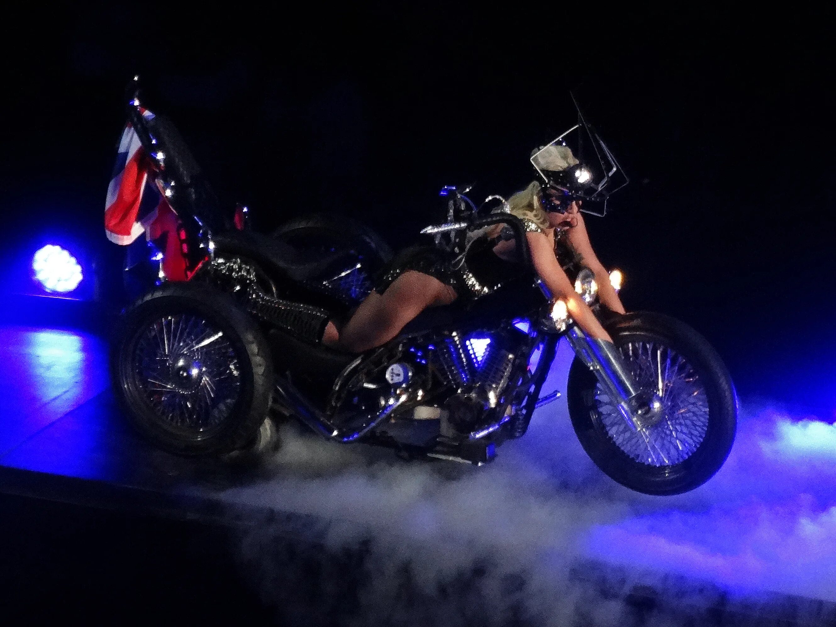 Lady gaga metal. Леди Гага мотоцикл. Lady Gaga Heavy Metal lover. Леди Гага Мотосайкл. Леди Гага с мотоциклом фото.