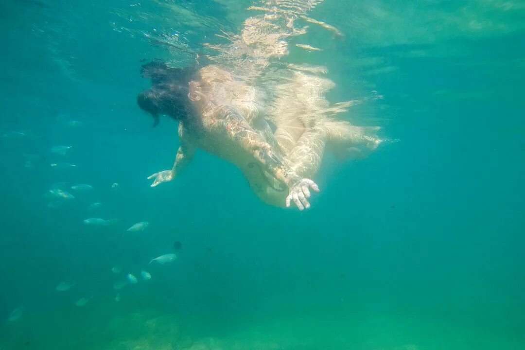 I sometimes swim. I sometimes swim. Карточки для детей плавает. I sometimes swim. Человечки в бассейне тест.