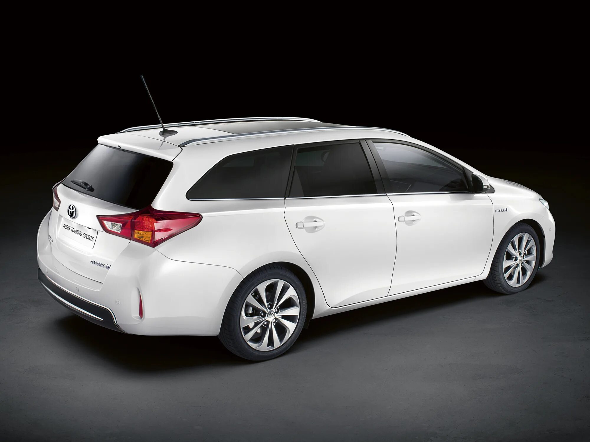 2013 Toyota Auris Touring. Toyota Auris 2013 универсал. Toyota Auris Hybrid универсал. Тойота гибрид 2014 универсал. Гибрид универсал