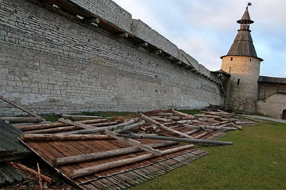 Псков реставрация. Псков Кремль реконструкция. Псковский кром ворота. Псков до реставрации. Псков реставрация Кремля.