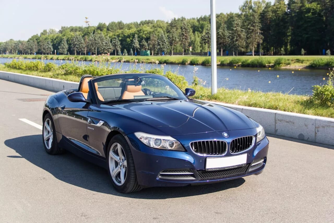 Прокат bmw. BMW z4 кабриолет. БМВ z4 родстер кабриолет. BMW z4 кабриолет зеленый. БМВ кабриолет двухместный z4.