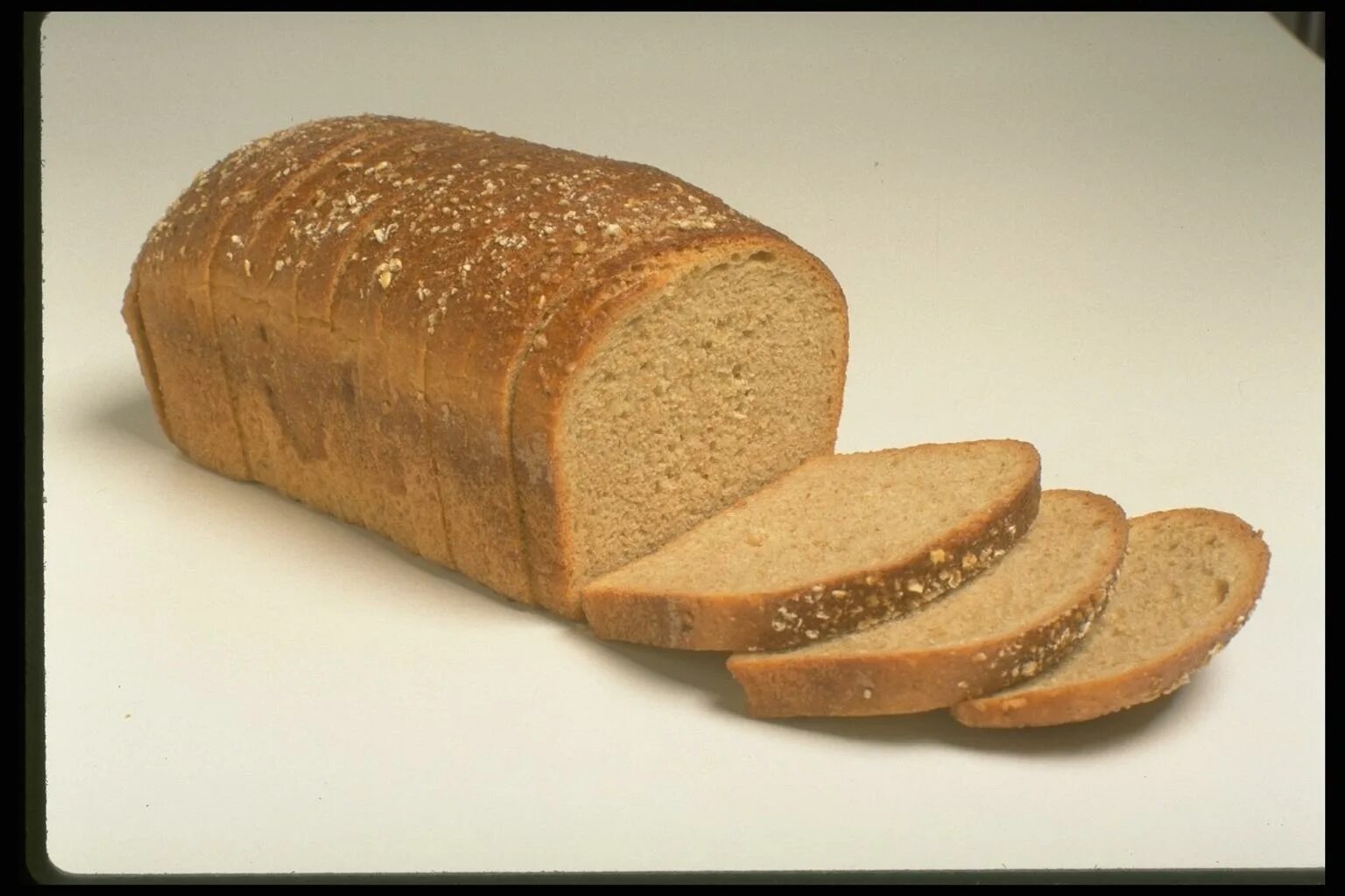 Размер буханки хлеба. Сорта хлеба. Виды хлебобулочных изделий. Сколько весит буханка черного хлеба кирпичик. Хлебобулочные изделия ассортимент.