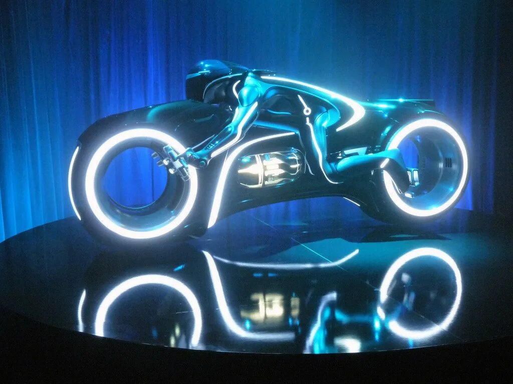 Светящиеся мотоциклы. Мотоцикл tron Light Cycle. Мотоцикл из трон наследие. Tron Legacy мотоцикл. Tron Legacy Light Cycle.