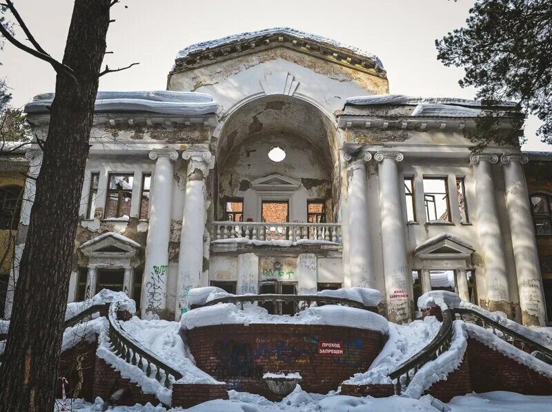 Речкуновский санаторий новосибирск заброшенный. Речкуновский санаторий заброшенный. Санаторий призрак речкуновский. Речкуновский санаторий заброшенный. Заброшенный санаторий новосибирск.