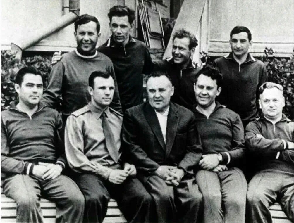 Первые 12 космонавтов ссср. Отряд Космонавтов 1960 года. Гагарин в отряде Космонавтов. Первый отряд Космонавтов СССР. Отбор Космонавтов 1961.