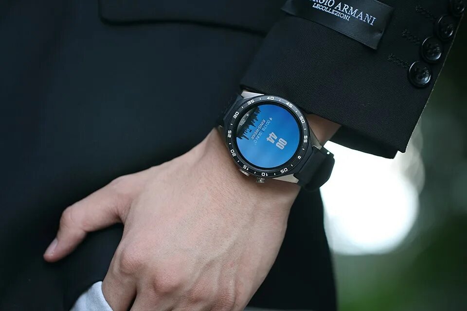 Умные часы на руке. Amoled Smart watch. Лучшие смарт-часы 2.8 дюйма. Часы Навального. Лучшие смарт часы 2024 рейтинг