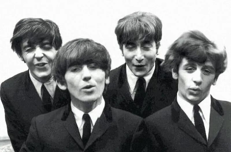 Похожие на битлз. Группа the beatles. джон леннон группа битлз. the beatles фото. битловка битлз.