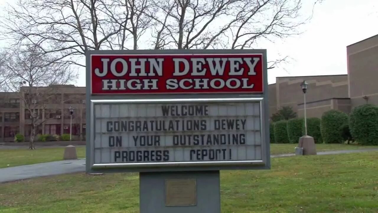 What s the name of the school. John dewey. john dewey high school. школа джона дьюи. джон дьюи школа и общество.