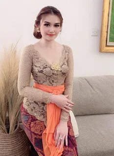 Kebaya Montok. 