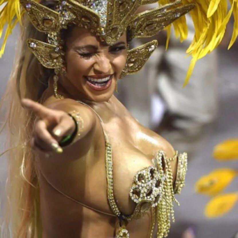 Rio 18. Карнавал в Рио-де-Жанейро. Девушки на карнавале в Рио-де-Жанейро. Карнавал Рио бразильянки.