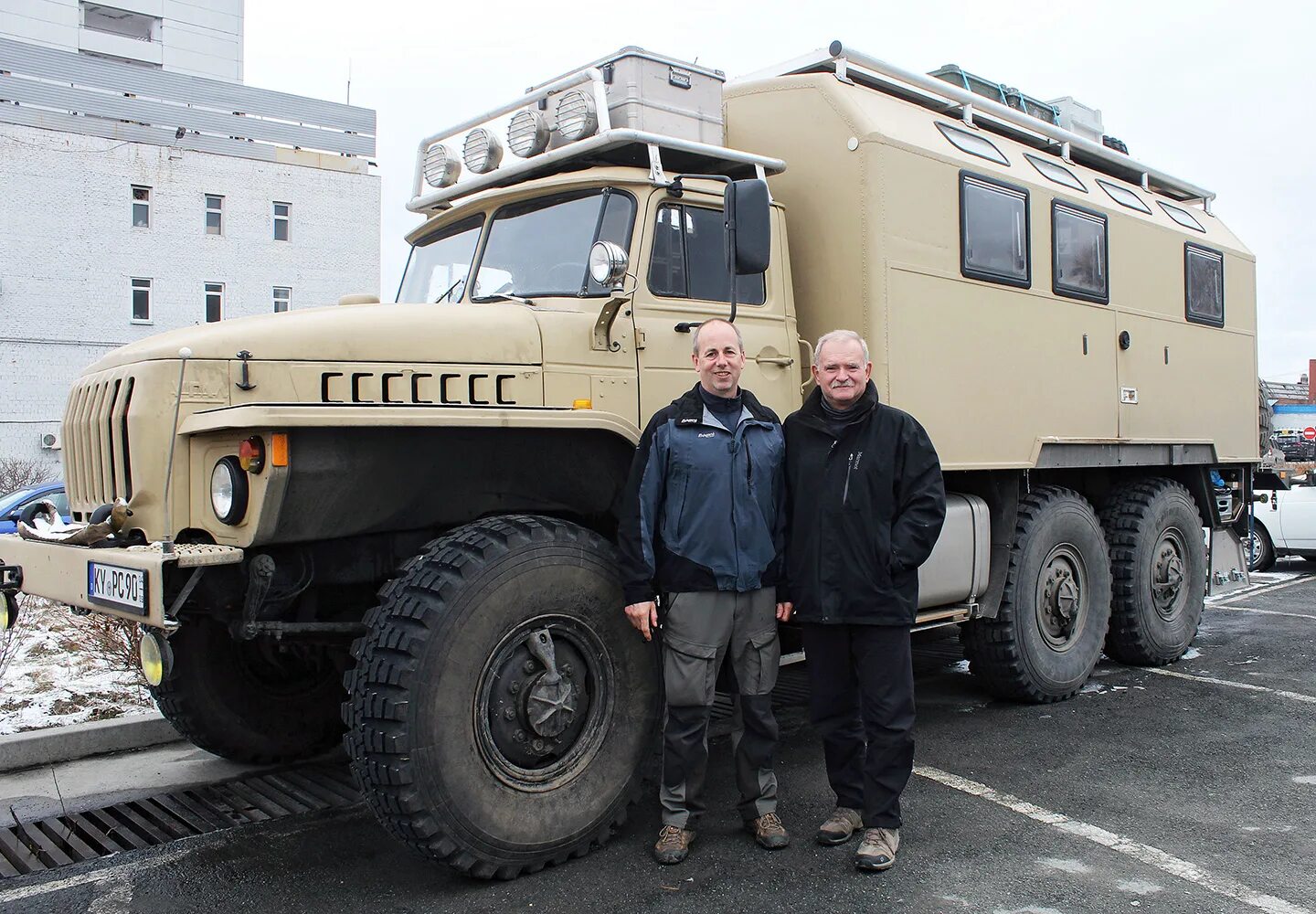 Урал 4320 автодом. Урал 4320 кемпер. Урал 4320 автодом внутри. Автодом Урал 4320 Леший. Куплю урал миасс