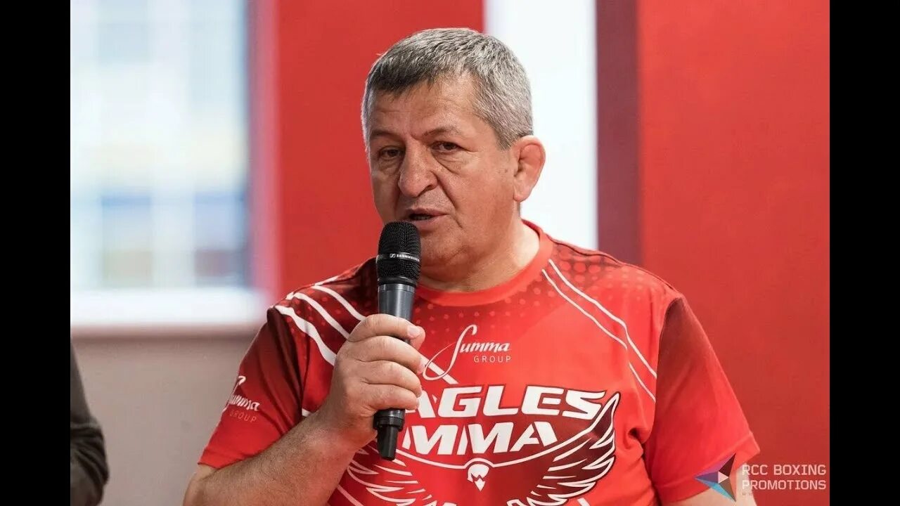 Абдулманап нурмагомедов чемпион. Отец хабиба нурмагомедова. Батя хабиба. Абдулманап нурмагомедов фото. Абдулманап.