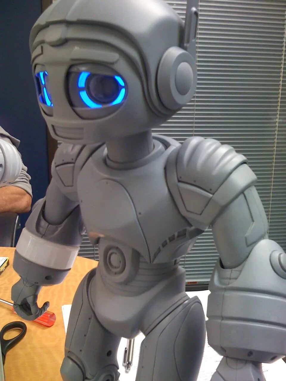 Код для робота. Робот проверяет qr код. Робот "маркер" технические данные. Кумир программа робот. Эволюция роботов.