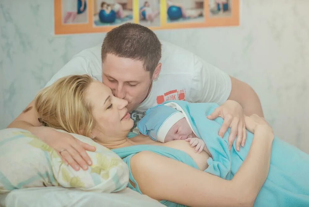 День роженицы. Фотосессия с новорожденным. Мама в роддоме с младенцем.