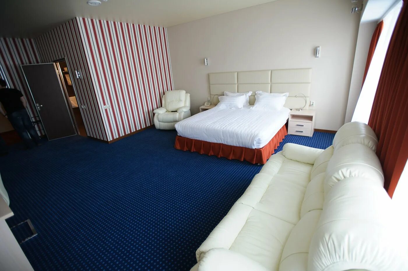 Зал люкс магадан. Люкс магадан. Люкс гум магадан спортзал. Отель 4 комнаты на соколе. Гостиница магадан вм центр.