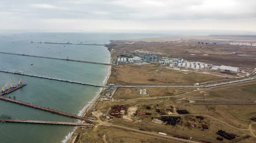 Керченский пролив море в Тамани. Тамань лотка. Баржи у Крымского моста. Бермитский мост Черноморский район. Работа в тамани свежие