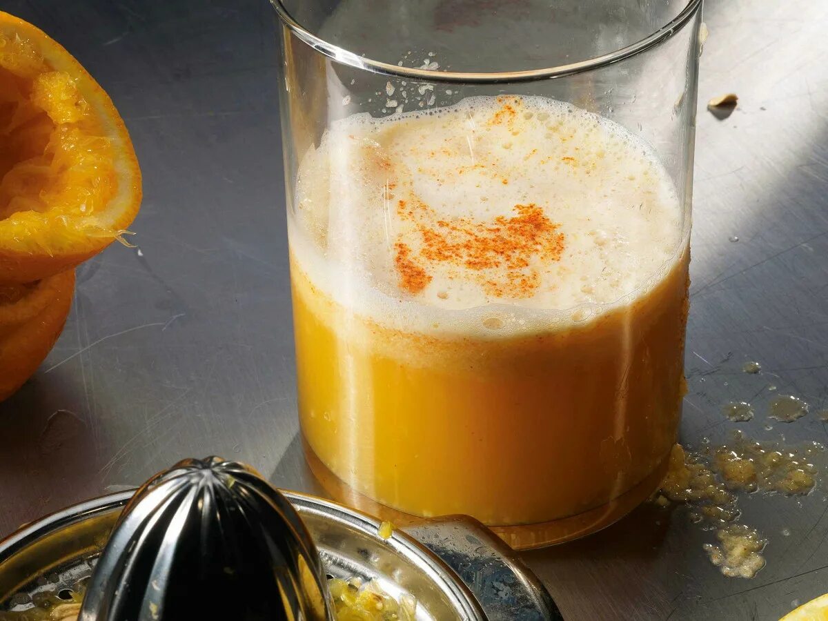 Апельсиновый сок. Цитрусовый сок. Напитки для очистки печени. Апельсиново-имбирный сок.