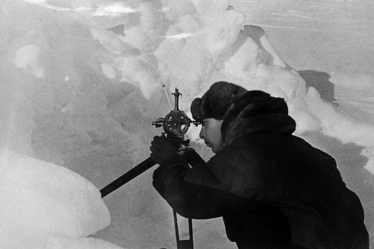 North pole 1. Северный полюс 1 Папанин. Экспедиция Папанина на Северный полюс 1937. Папанин Экспедиция на Северный полюс.